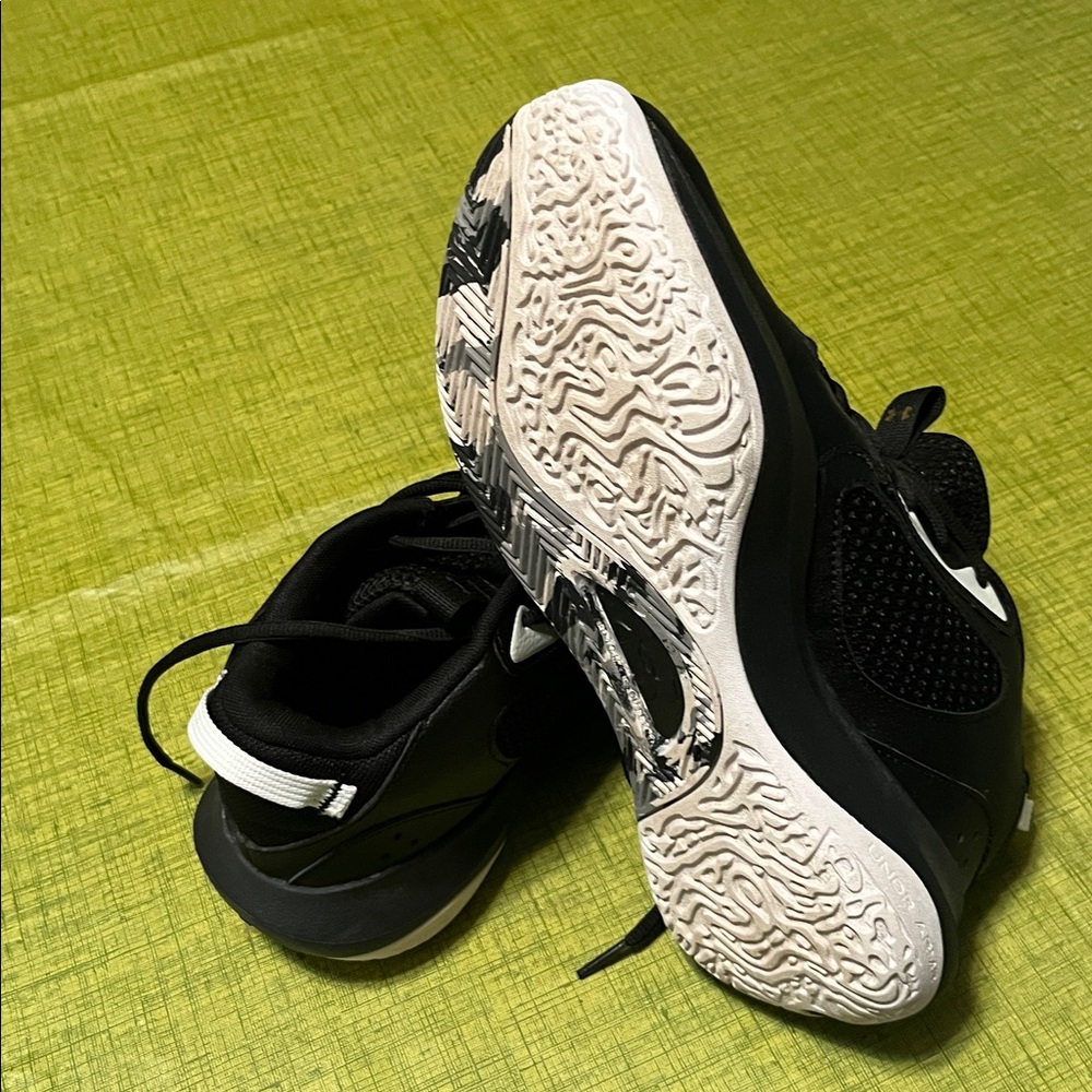 Under Armour Men's Black and White Athletic Shoes - Picture 4 of 6